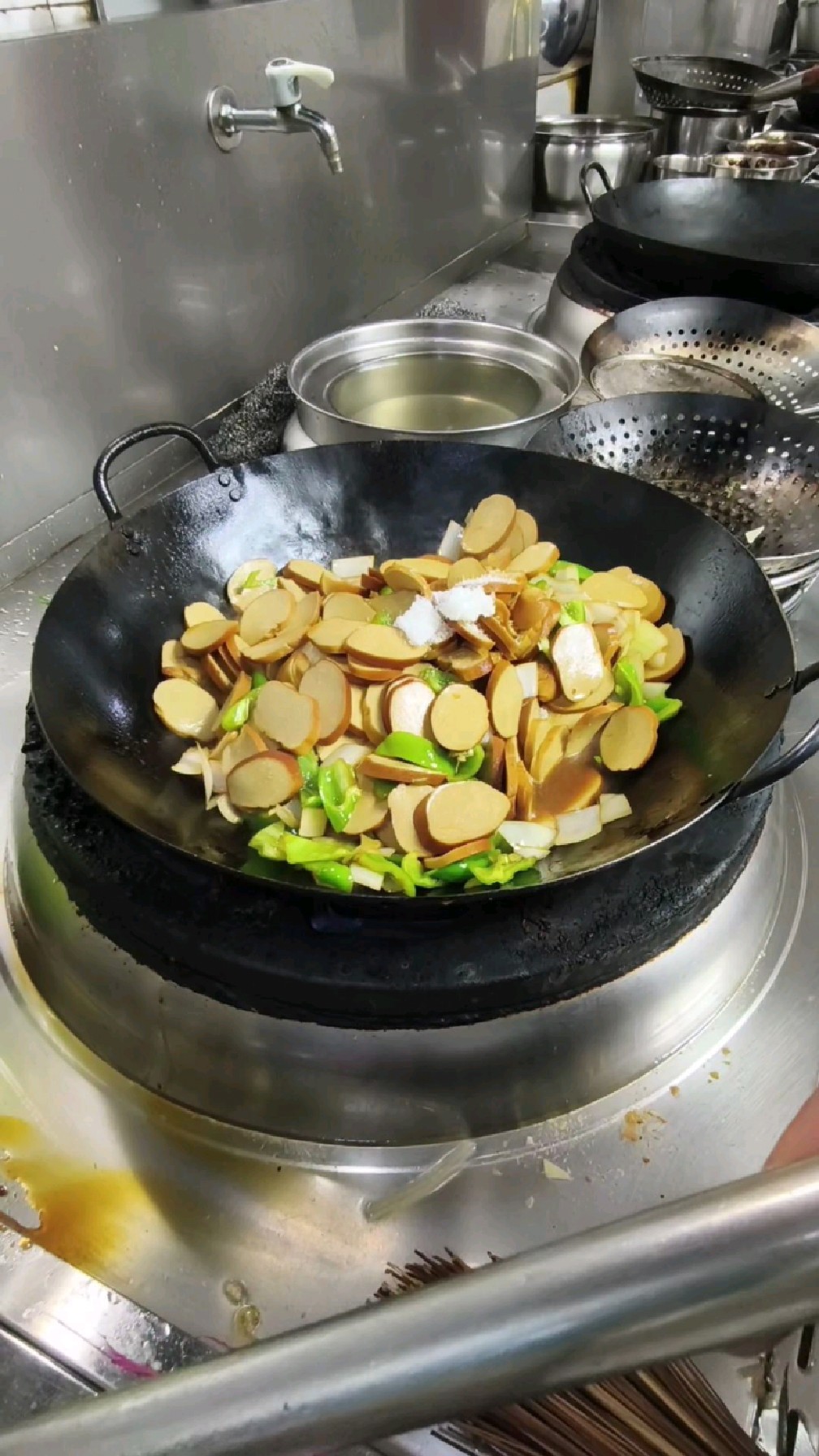 伙食餐尖椒炒素鸡