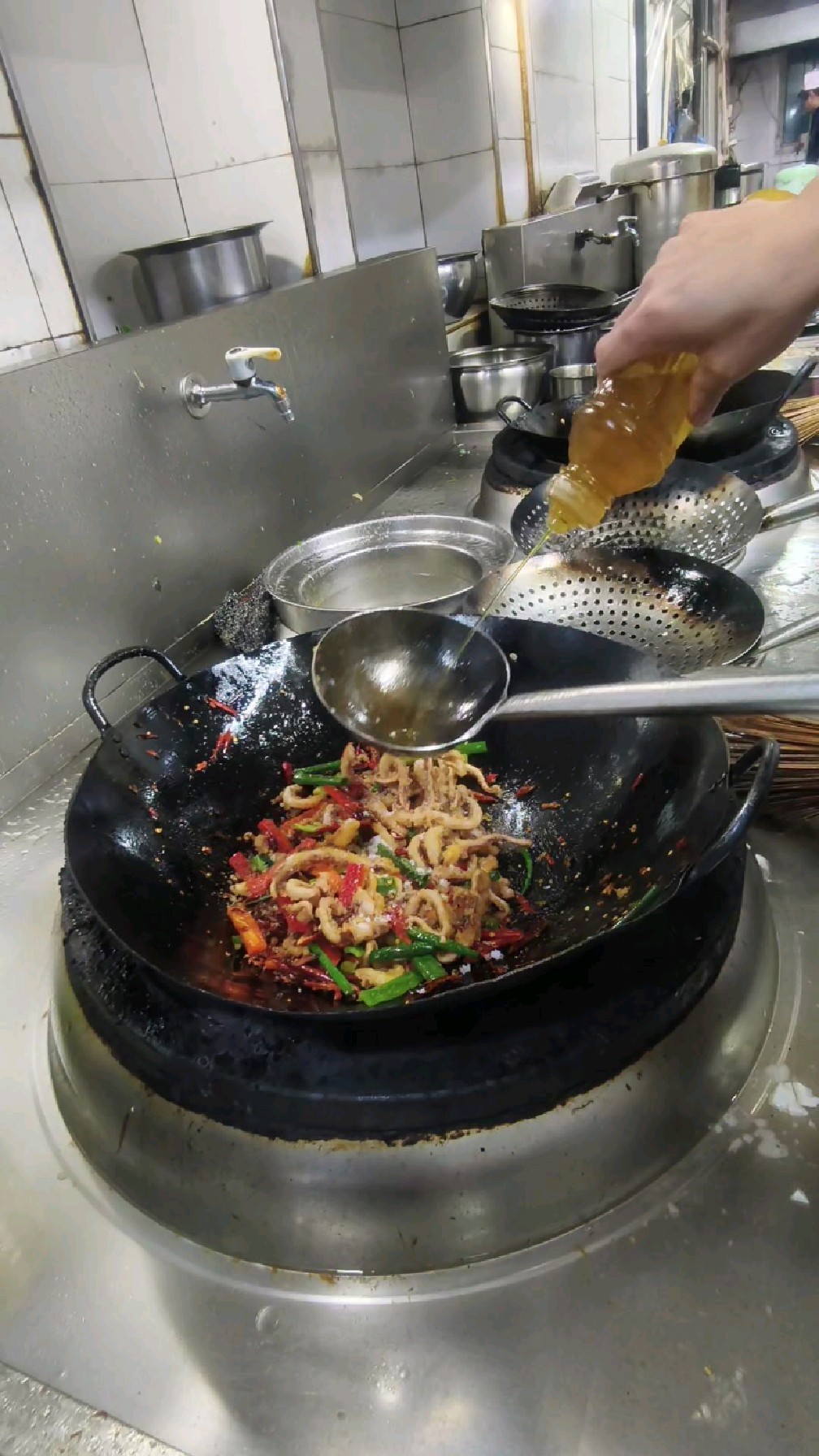 嘎嘎香的干煸鱿鱼须