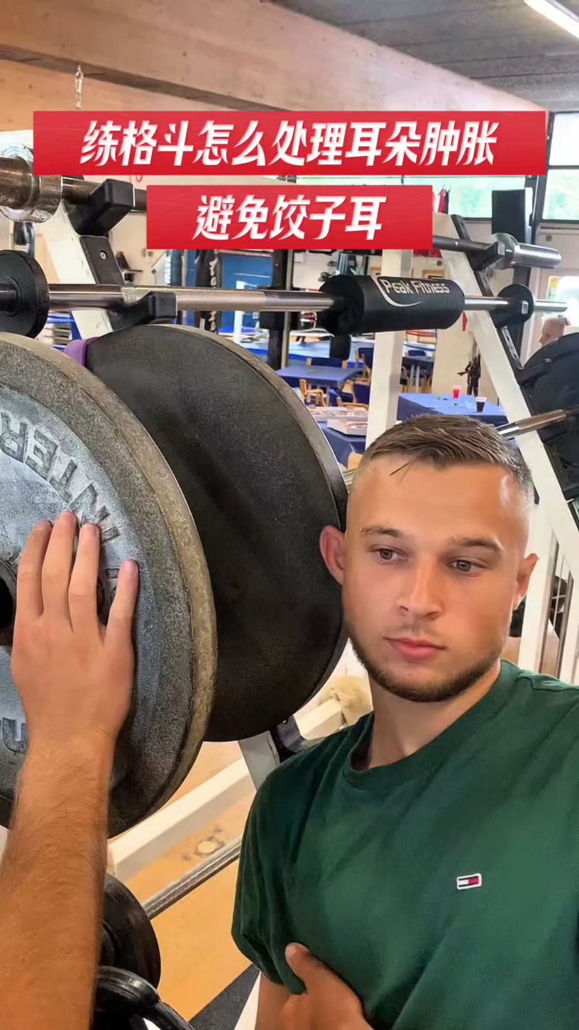 外国小哥教你怎么避免饺子耳