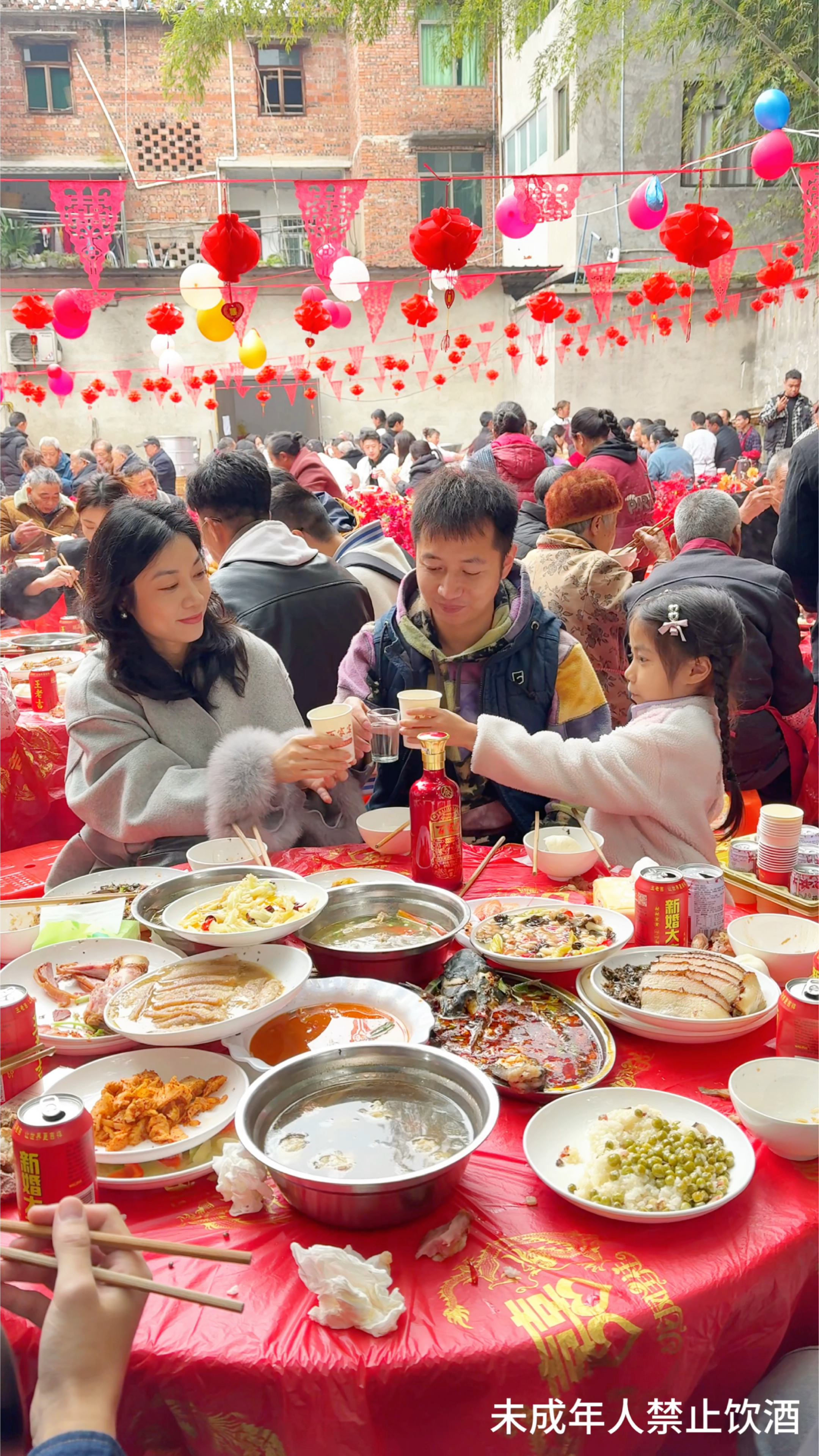 大家吃过坝坝宴吗?祝我老公生日快乐!