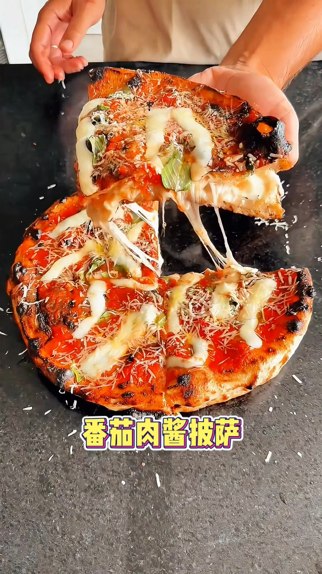 上海街头的手工意大利番茄肉酱披萨