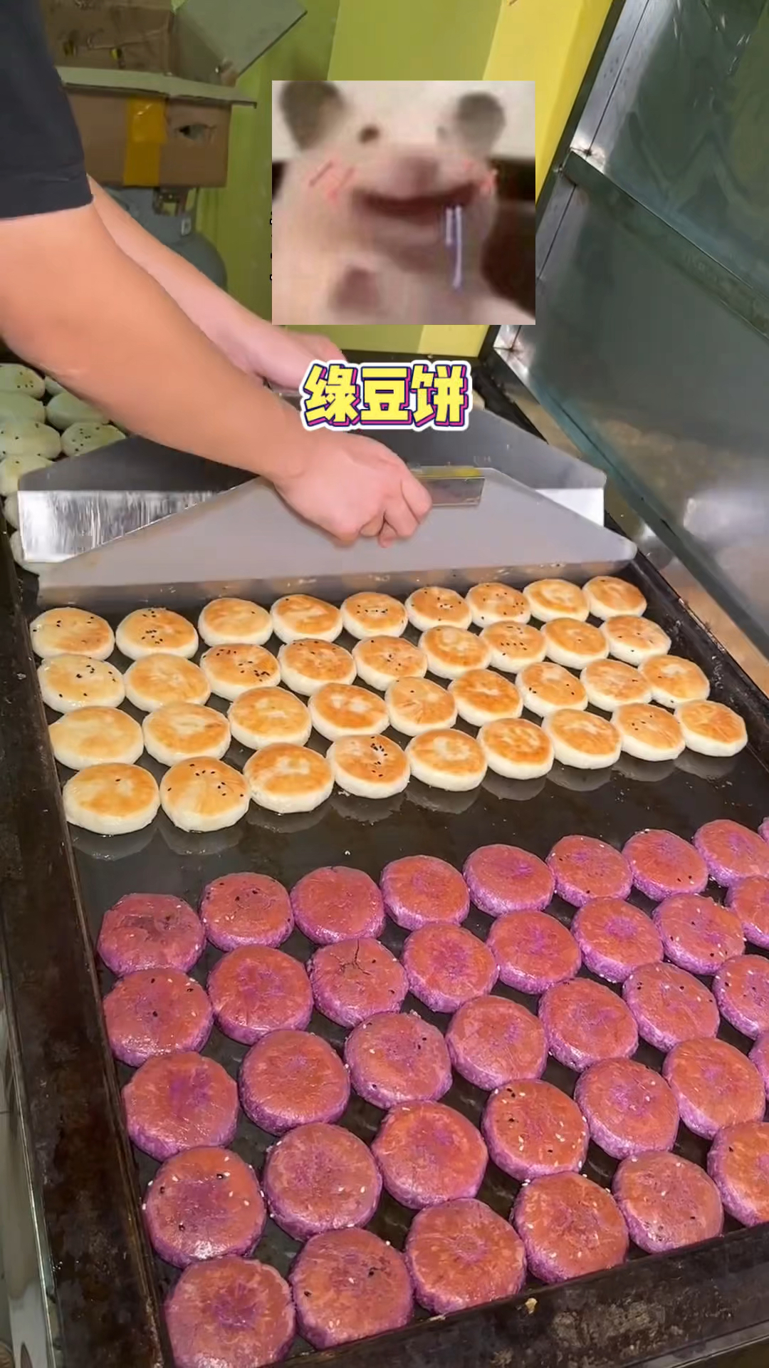 潮汕街头的现做绿豆饼