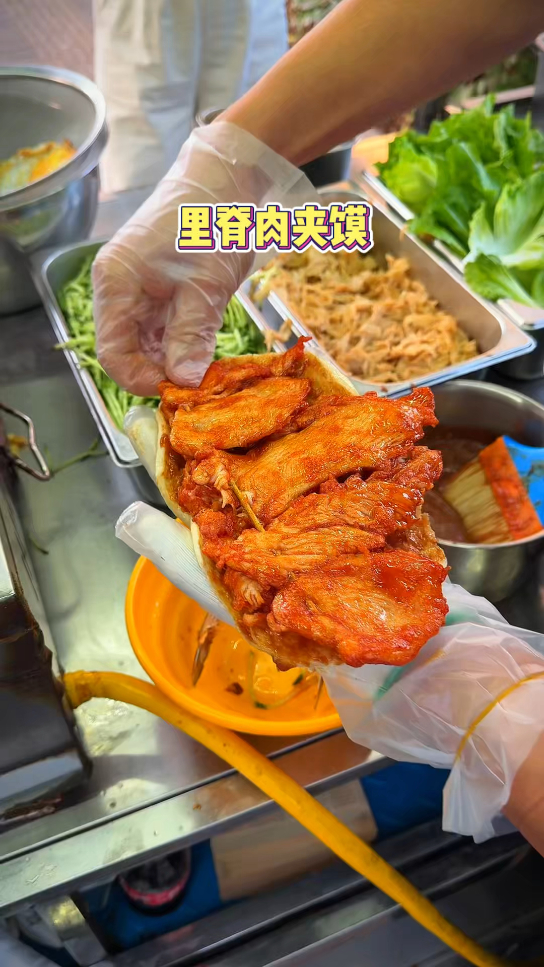 校门口的里脊肉夹馍,好大一个