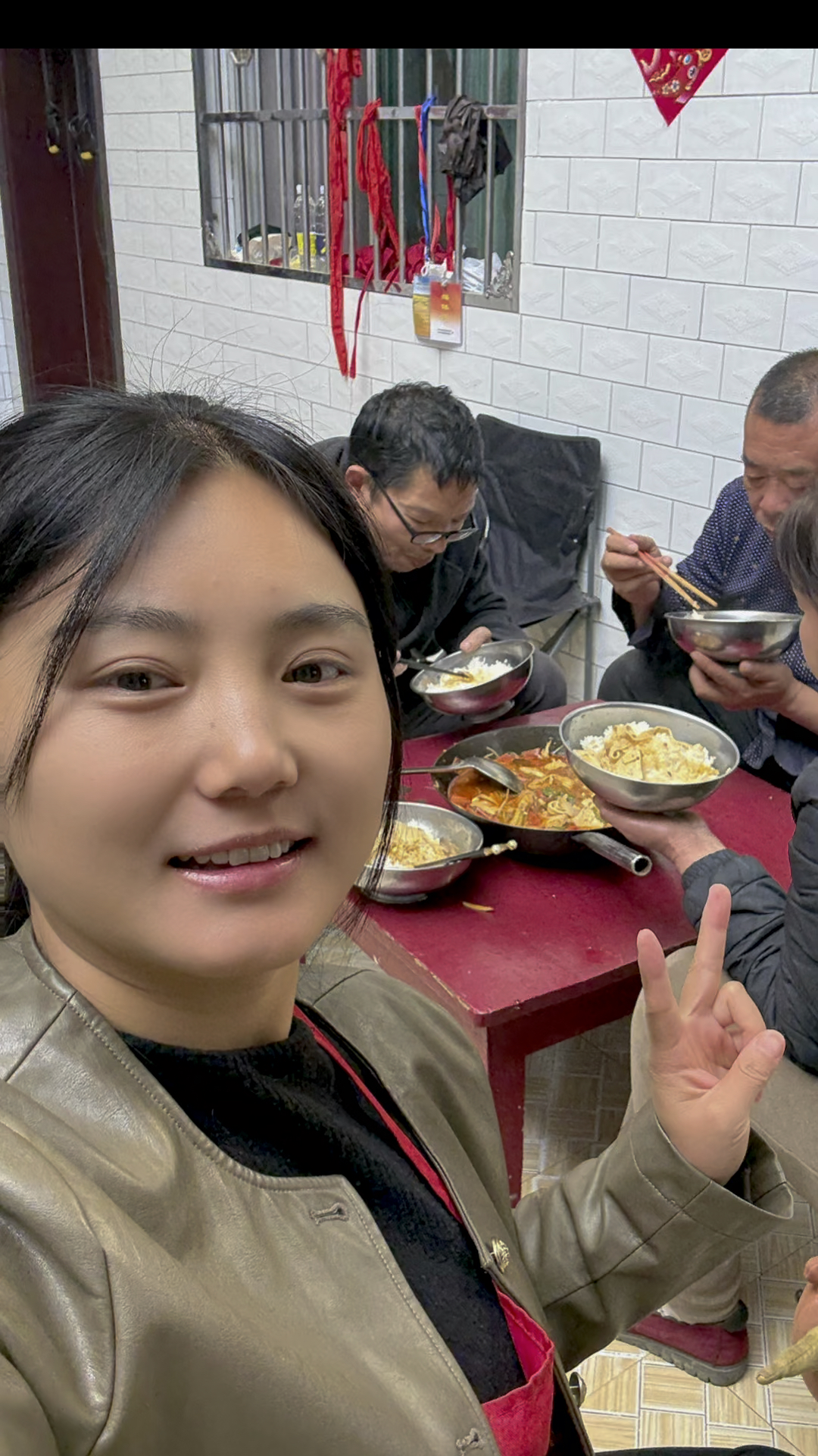 暖心舅舅上门帮忙,没能请舅舅吃泡馍,亲手热乎做辣子豆腐烩菜