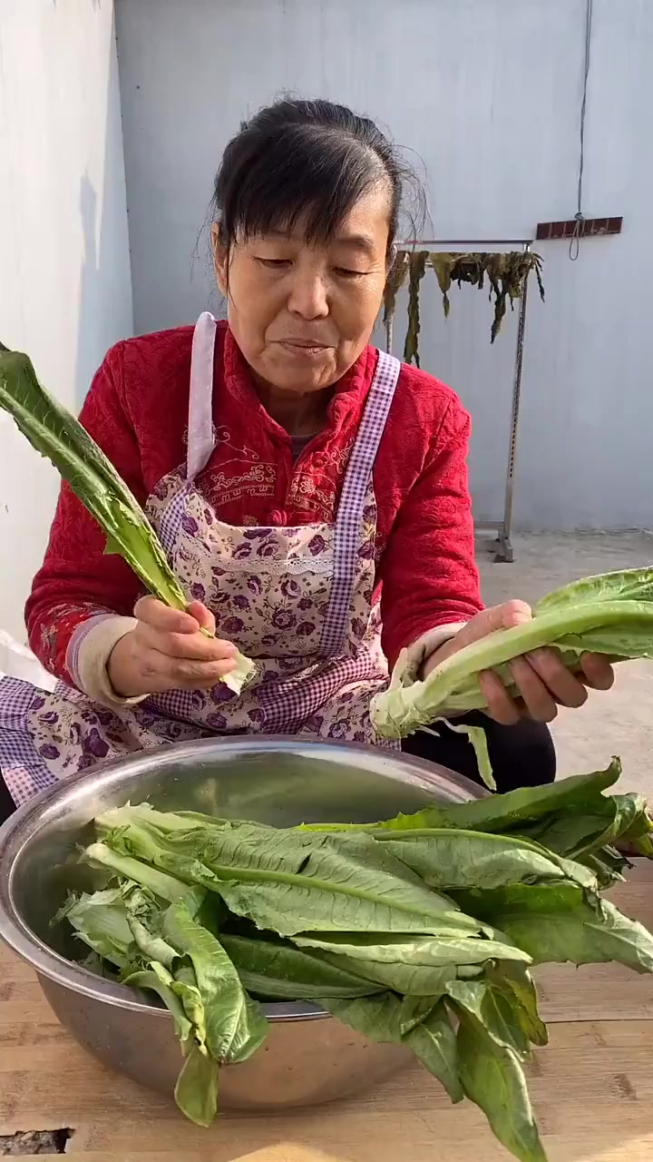 今做个蒜蓉油麦菜,合适的很!