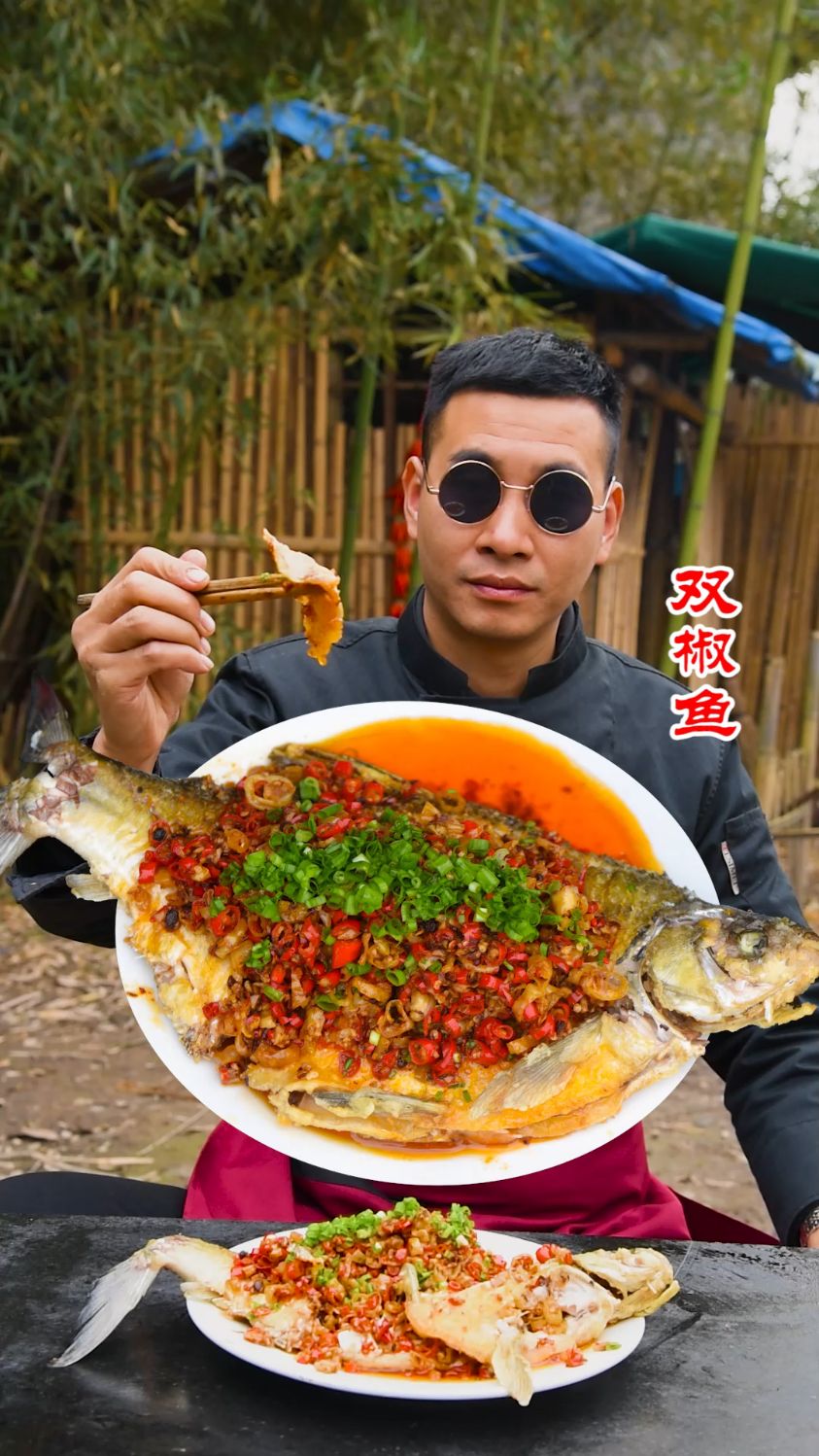 《双椒鱼》竹林风起练厨功,双椒入鱼鲜辣浓。