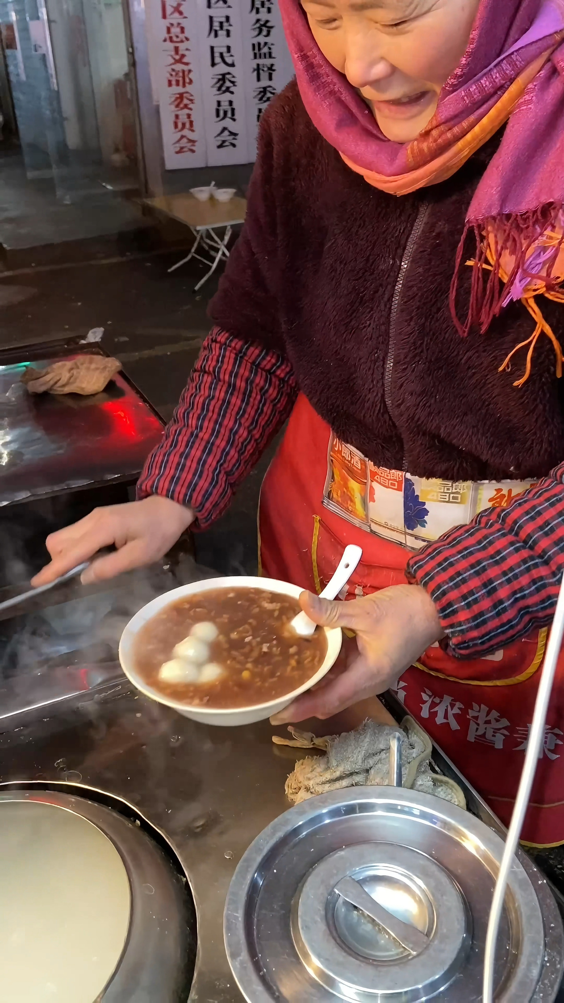 干了40年的路边摊,老板坚持做手工汤圆和手工粽子太赞了!