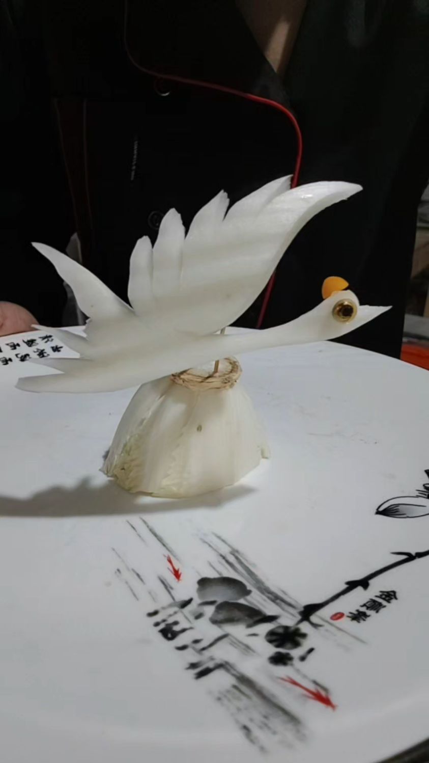 白菜叶这样做装饰菜肴更有面子。