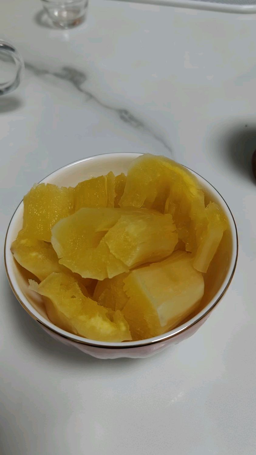全国估计我是第一个这么吃木薯的吧:加辣椒酱加酱油!