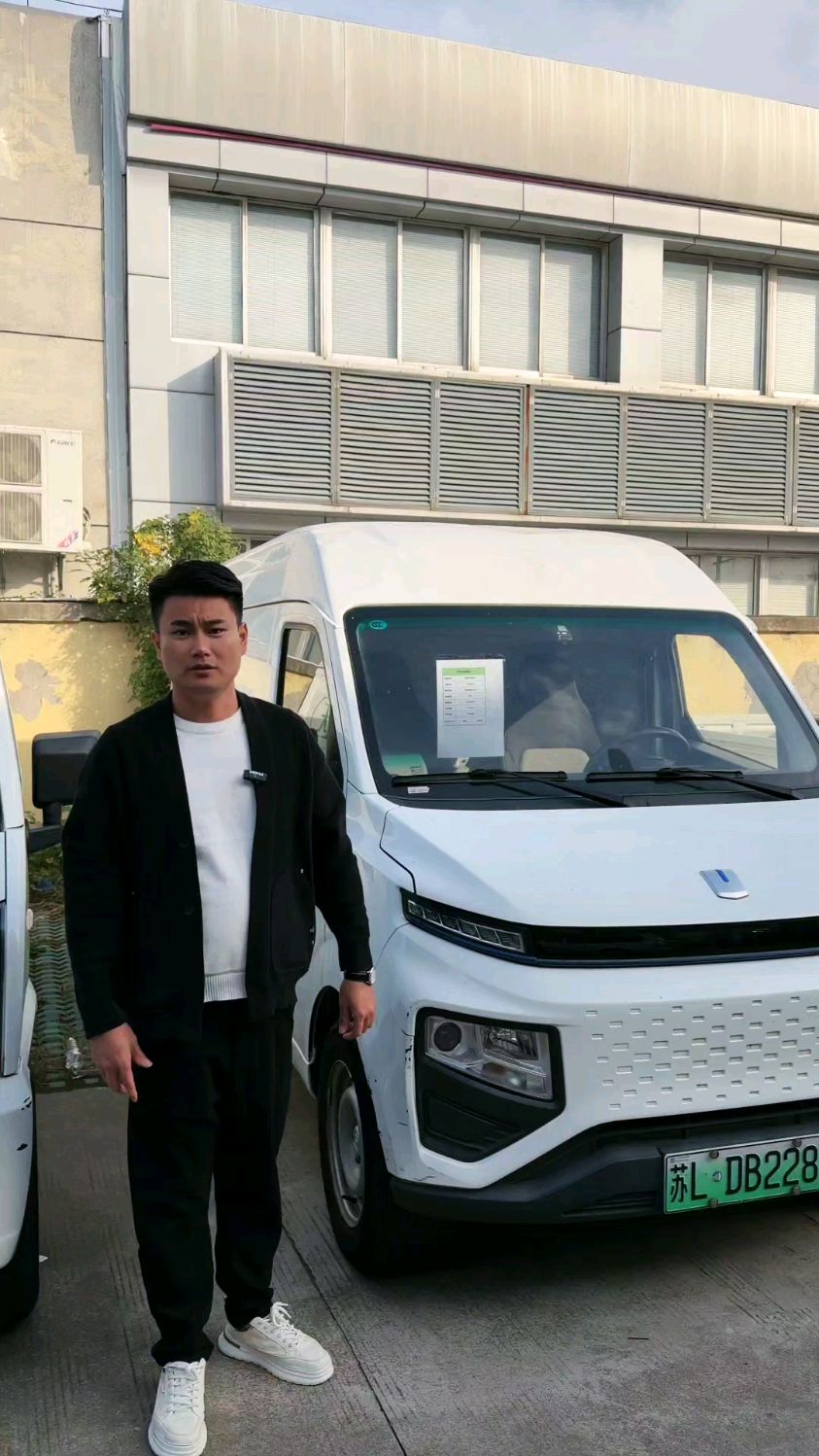 吉利远程高顶新能源面包车