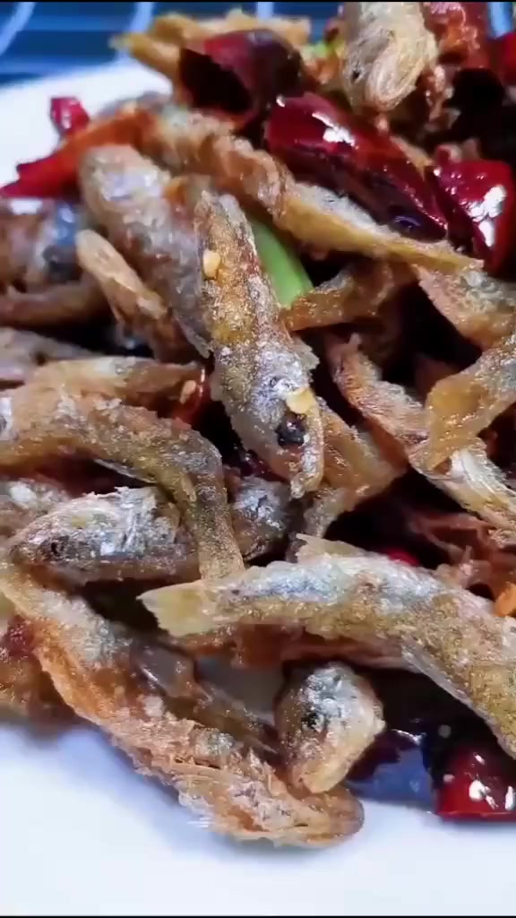 做一个干煸小鱼香辣酥脆！