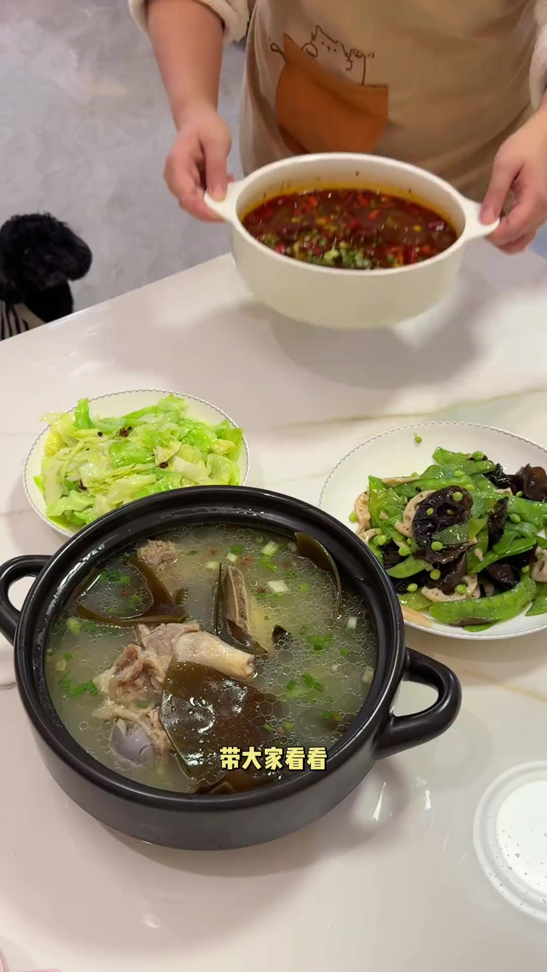 带大家看看一家四口在云南过冬的一天, 都做了些什么好吃的家常