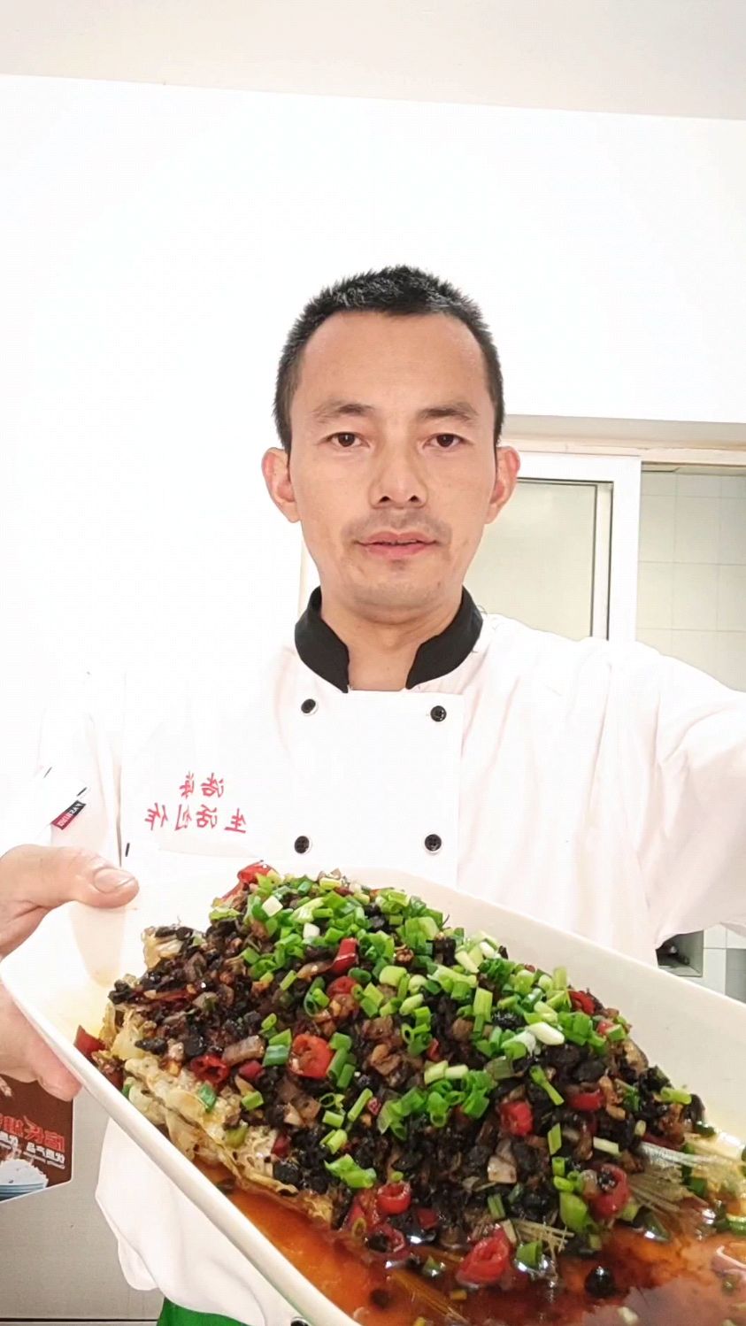 大厨分享一道下酒菜：“豆豉红尾餐条鱼”外酥里嫩超好吃，看饿了
