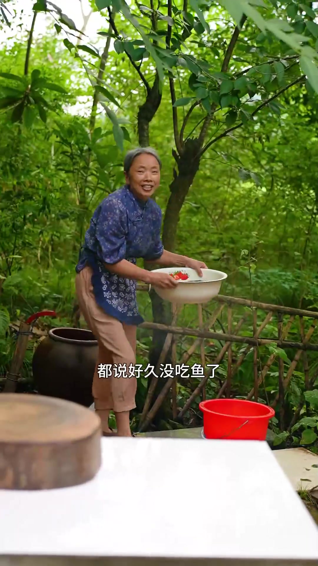 今天做的仔姜鲫鱼鲜香麻辣又开胃,做法也很简单,汤汁用来下饭也巴适得板