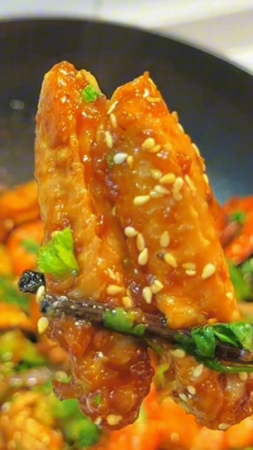 干锅鸡翅虾,做法简单还下饭,每次做这个菜都能多吃两碗米饭!