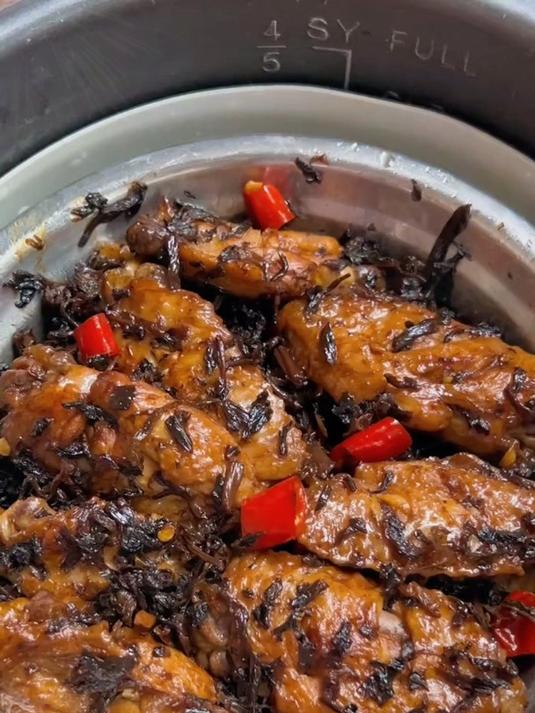 做了个江西家常菜,梅干菜蒸鸡翅