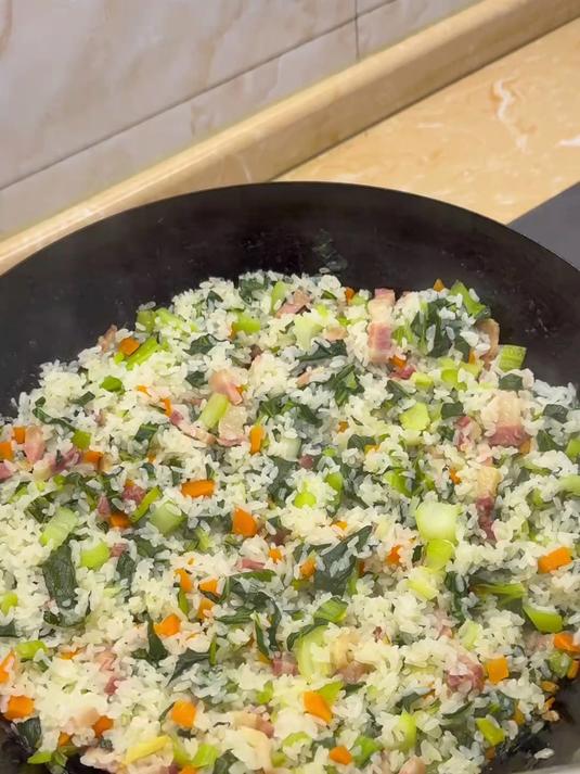 菜干饭,不想炒菜的时候蒸上一锅,菜饭都有了,别提多香了!