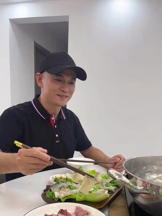 脆肉鲩鱼片清水打边炉火锅不用去中山也可以在家里自己做来吃