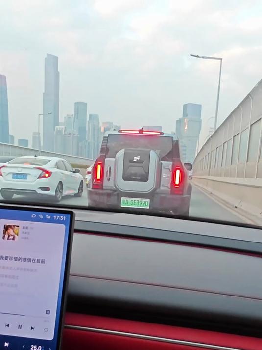 绿牌啥时候换样式，肌肉车真的有点奥尼尔穿绣花鞋的感觉