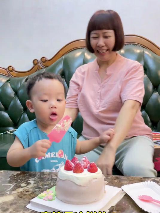 儿童安全防范,甜蜜的的教训!千万不要给宝宝用塑料的叉勺