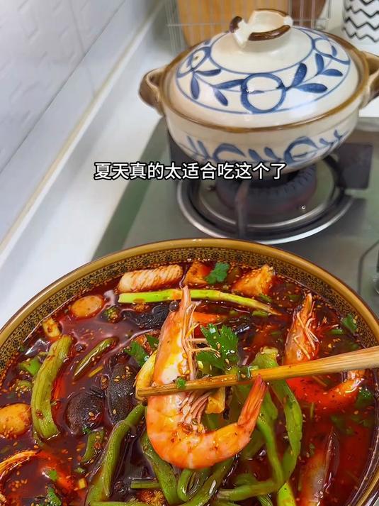 天气越来越热,很多人都喜欢吃饽饽鸡