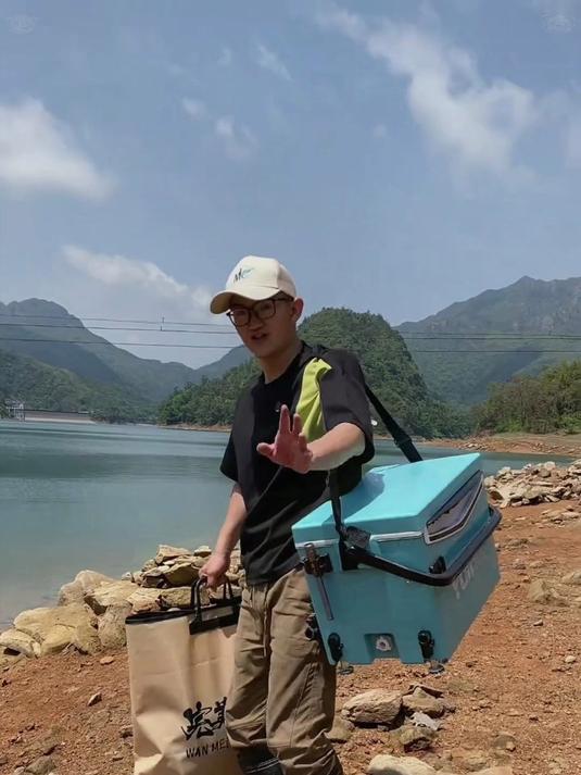 多功能鱼护包渔具包，钓鱼佬都可以买一个，拿东西去钓位方便多了