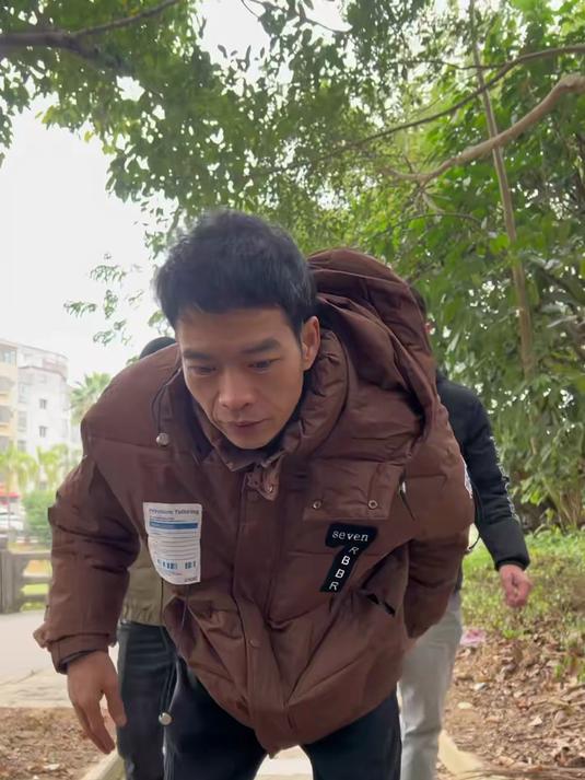 粤菜中的代表菜之一,吊炉烧鹅果然名不虚传