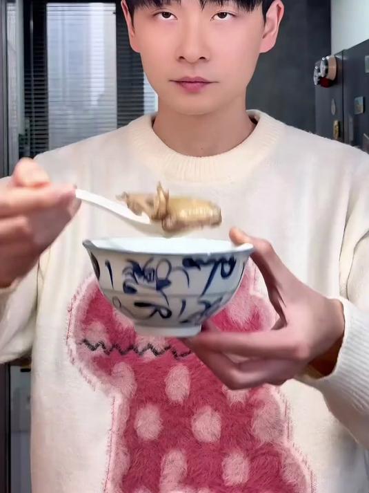幸福有很多种,给你做元气鸽子汤是其中一种
