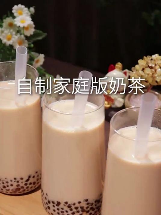 糖和茶叶一起炒，炒出自制奶茶