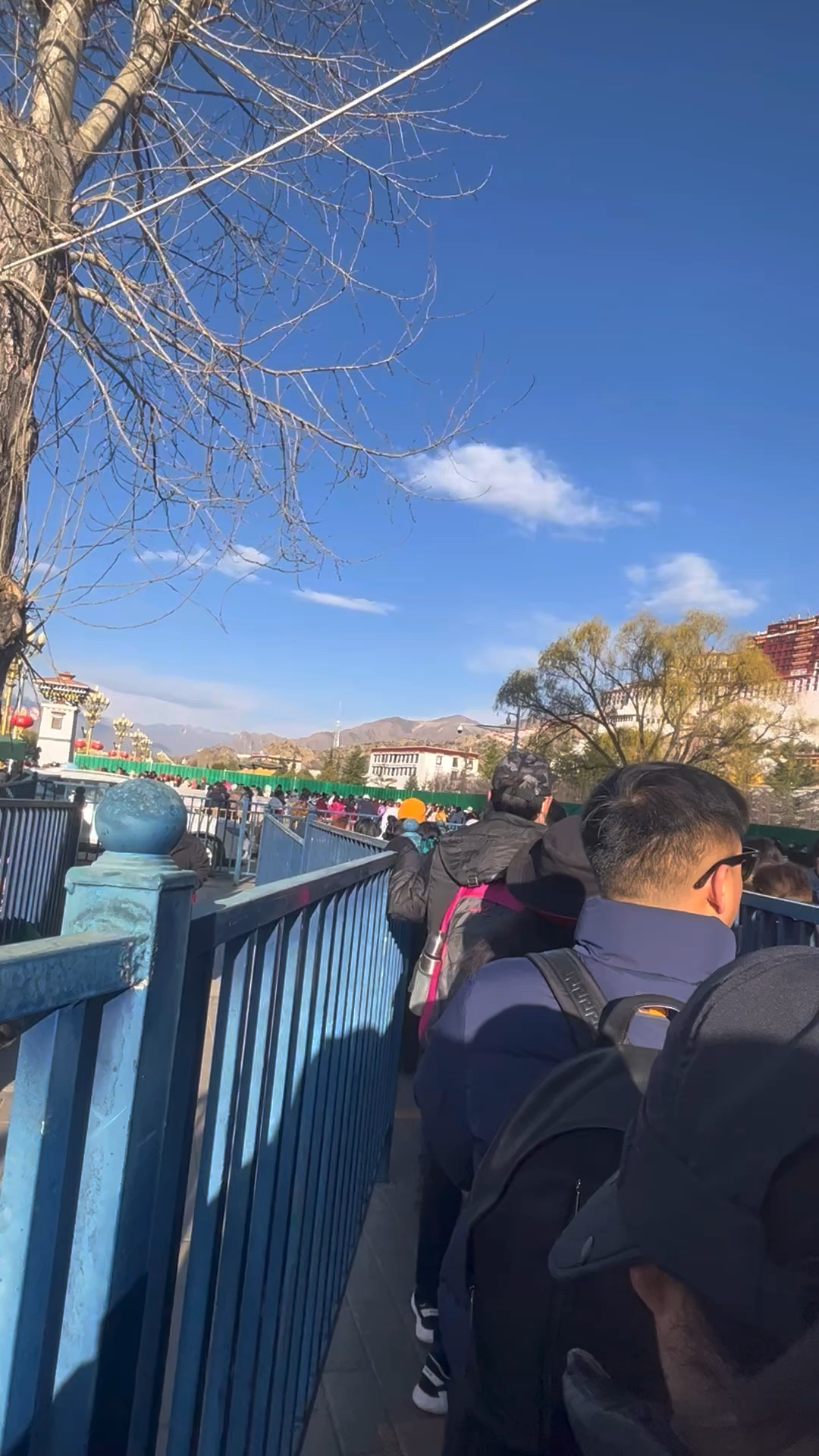 布达拉宫建议:尽量早早去排队,如果刚到拉萨身体不适不建议去爬