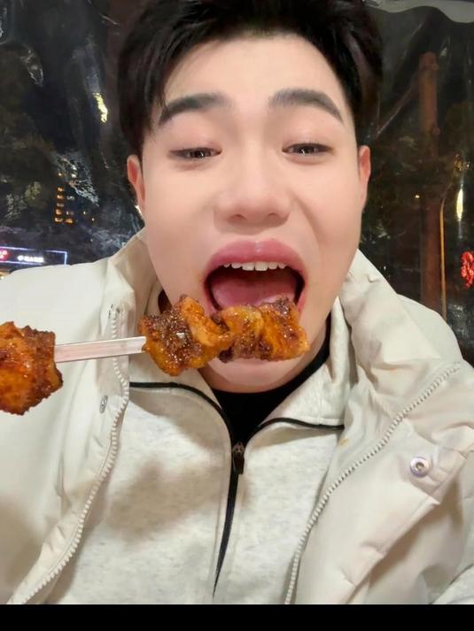 跟我一起去吃夜宵吧