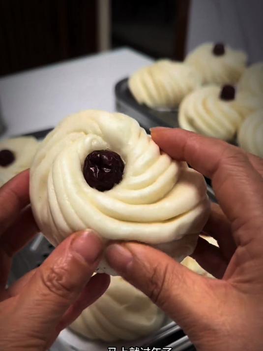 马上过年了,给家人做一个枣花馒头吧