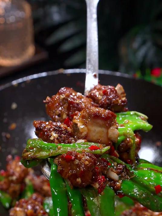 夏天没胃口就做个青椒炒排骨