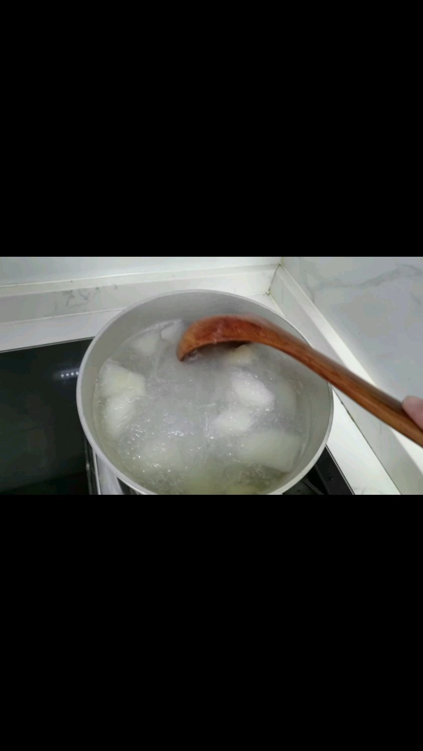 咳嗽厉害,试一下雪梨炖燕窝(止咳润燥,清热除烦,清心润肺,美容养颜)