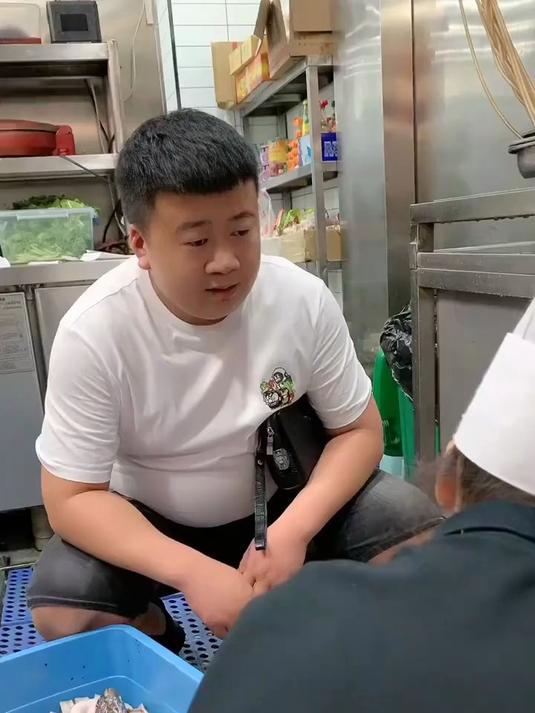 大姨当上厨师长，这后厨亲戚是真的不能用