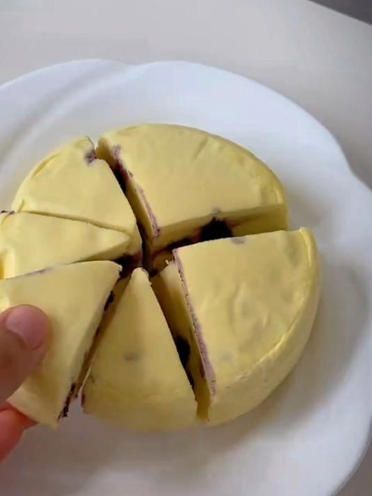 今天用蓝莓和山药做了蛋糕