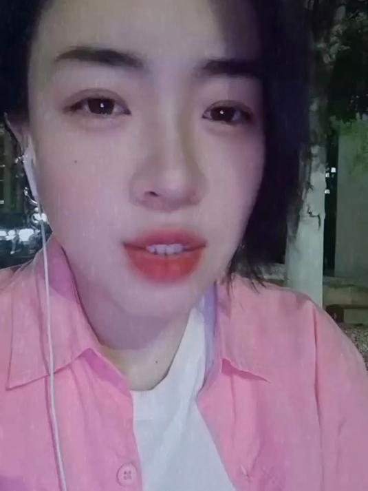 今天把情侣头像换成单人的，突然发现自己也能很耀眼