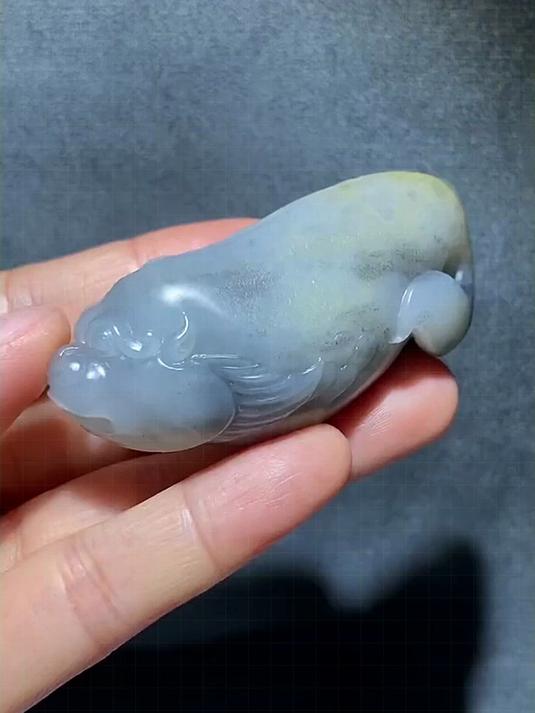 59克青花龙鱼,黑白分明对比,精工雕刻形态活