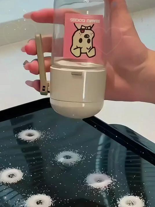 炒菜放盐总手抖？这个控量盐罐一按定量出，再也不怕咸！