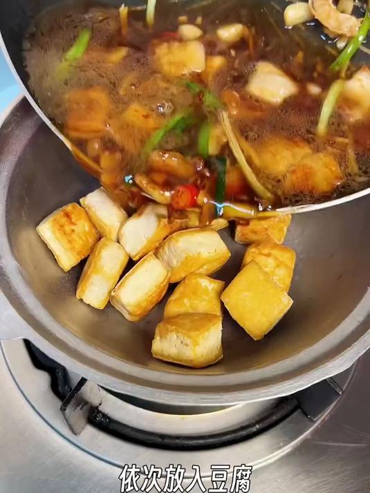 美食教程：鲜掉眉毛的生蚝豆腐煲想吃一辈子