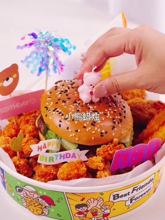 夜宵时间到,今天吃的是炸鸡蛋糕