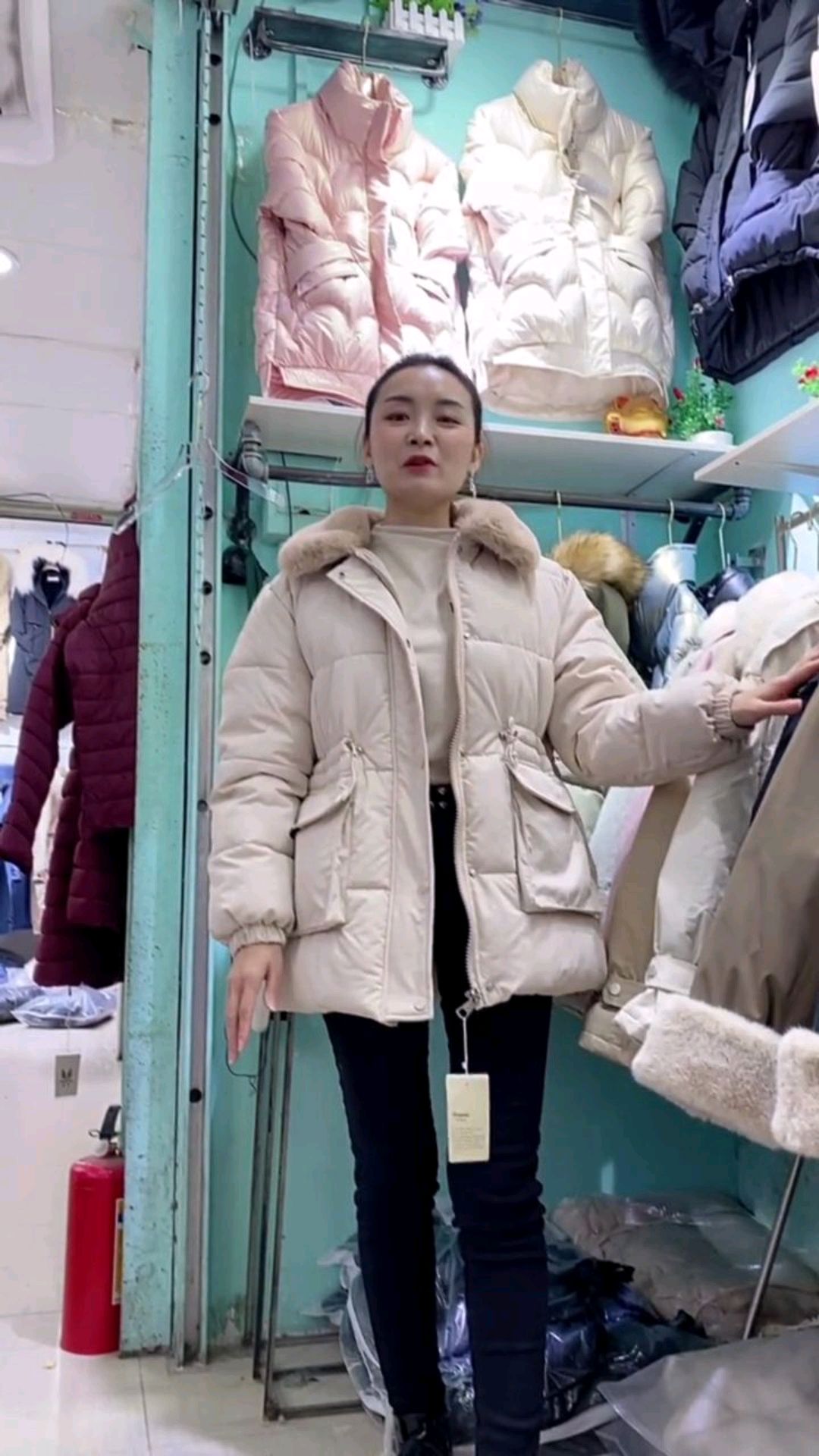 0104广州服装市场女装清仓,大毛领短款派克服组合系列