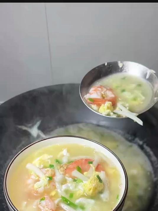 十分钟搞定一锅三鲜汤,食材和做法都很简单,汤又鲜又香