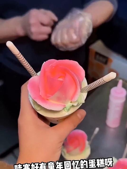 在成都街头偶遇老式纸杯蛋糕,真的是梦回童年