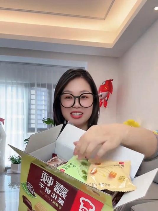 嘉顿威化饼干礼盒,一盒32包独立装,好吃又方便