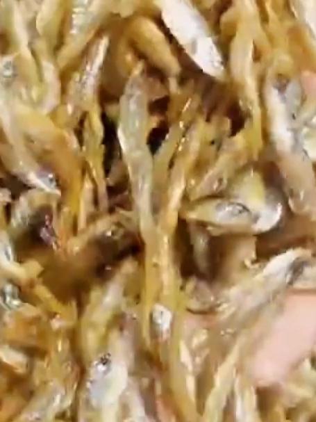小公鱼干,肉质紧实,咸香适中,开袋即食超方便!