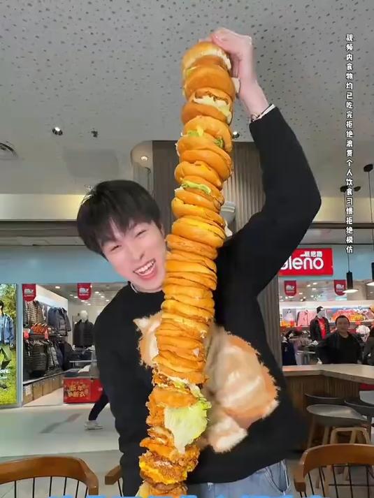 挑战1.5米超长汉堡！震惊全商场 吃完老板送店