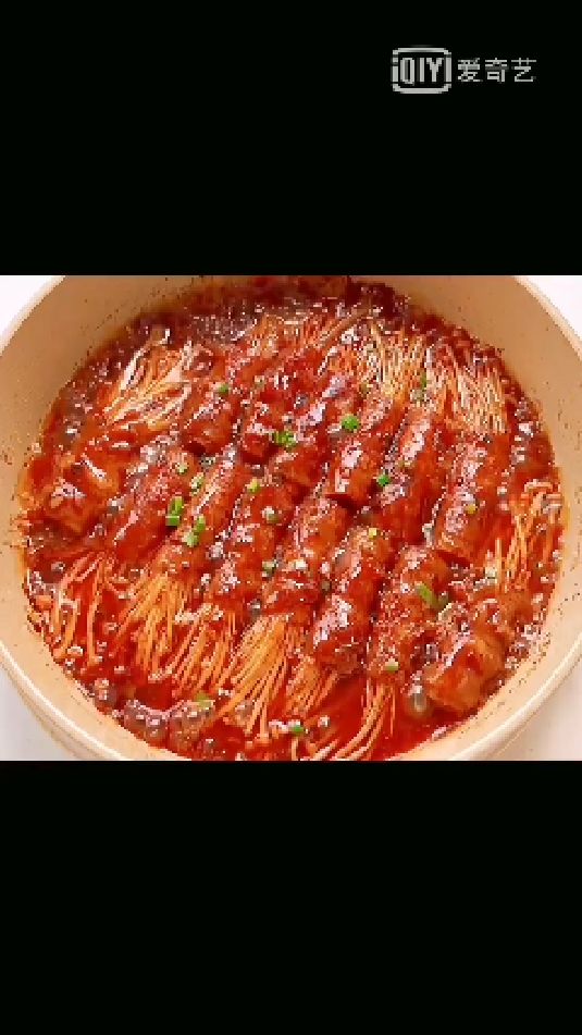 金针菇肥牛卷,晚上追剧饿了可以做个金针菇肥牛卷,有营养不长肉还好做