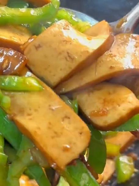 简单的家常下饭菜,尖椒炒香干