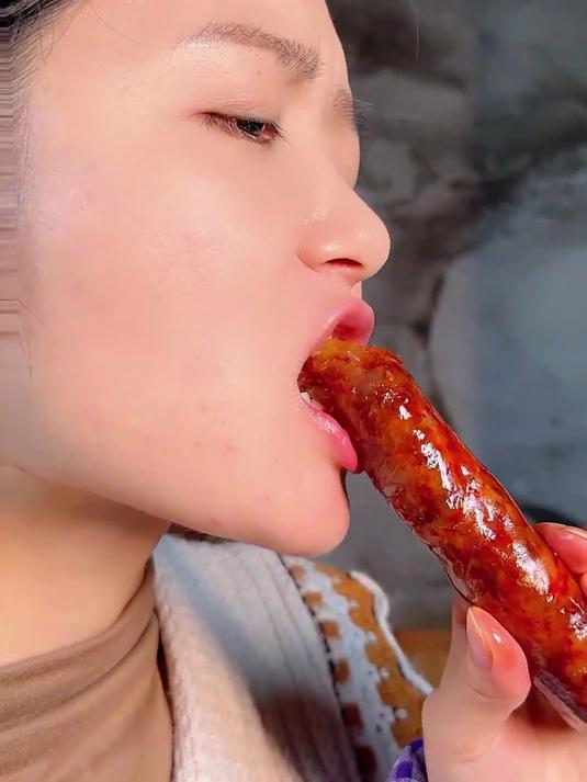 家庭烧烤备!川味麻辣香肠烤后焦香,麻辣味更突出